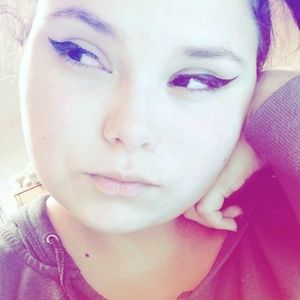 Meet your Posher, Dina